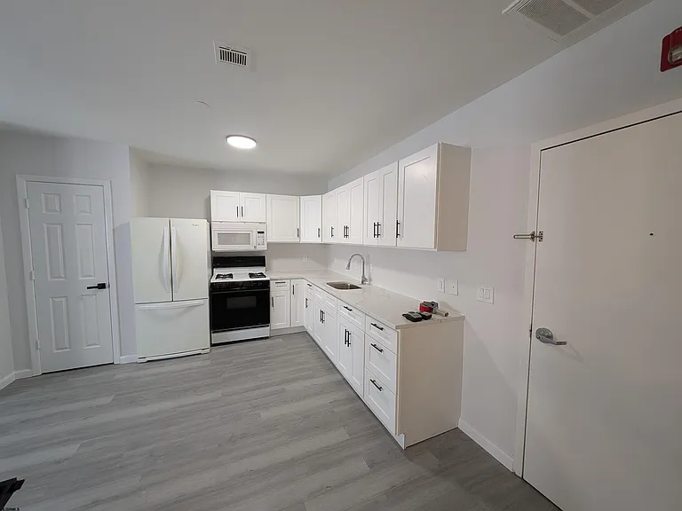 1413 Arctic Ave — Photo 13