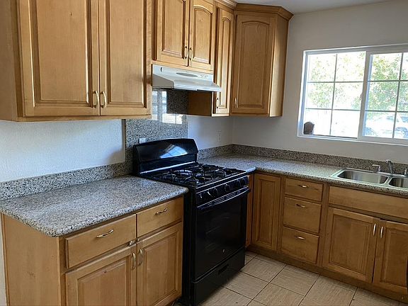3rd image of 3247 Locke Dr