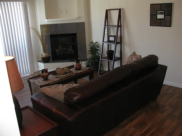 1238 Meadowbrook Dr — Photo 4