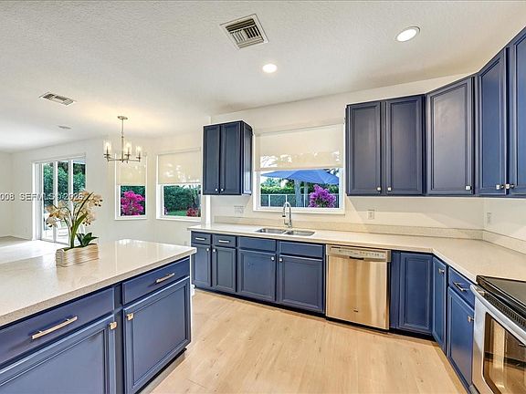 4th image of 4202 Bahia Isle Cir