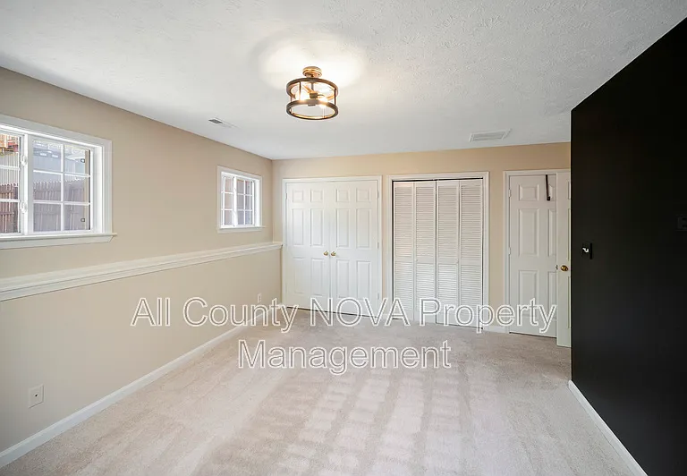 610 Kensington Dr — Photo 12
