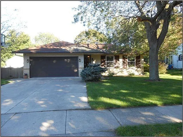 4 bed, 2188 sqft, $2,400 — Photo 4