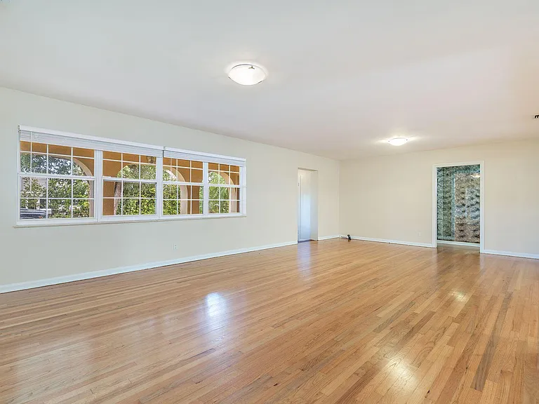 118 Linda Ln — Photo 4