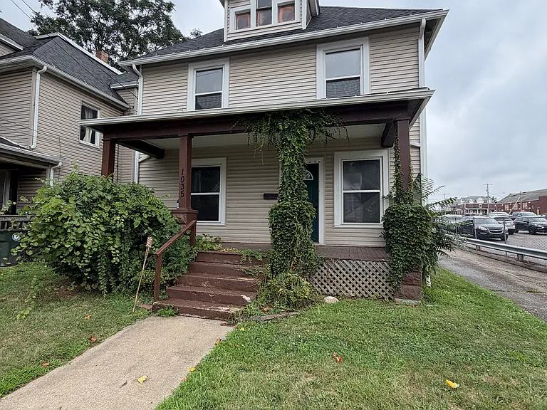 1035 Cherry Ave NE — Photo 1