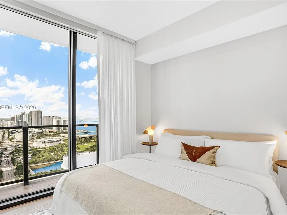 398 NE 5th St #Penthouse 4701