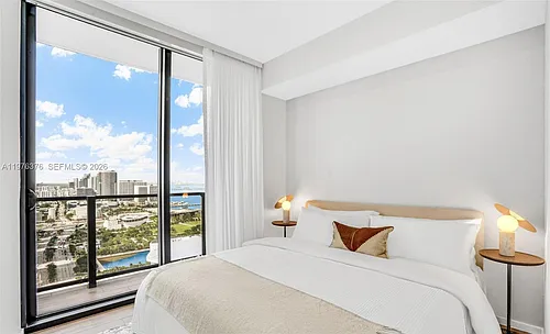 398 NE 5th St #Penthouse 4701 Photo 1
