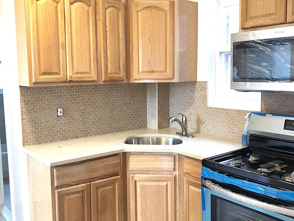4th image of 1443 Beach Ave APT 2