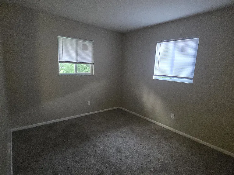828 Whitethorne Ave #C — Photo 6