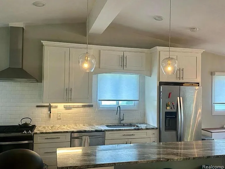 1085 Brooklawn Dr — Photo 8