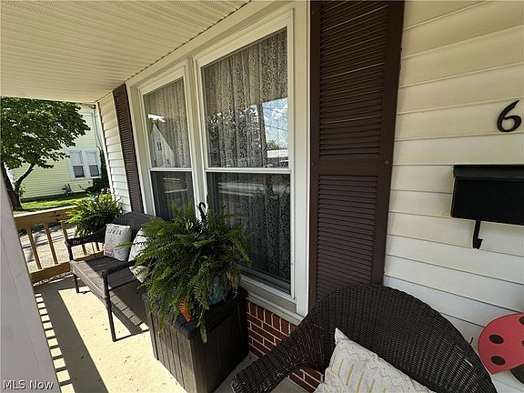 4th image of 609 Lewis St