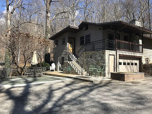 Large outside Patio.