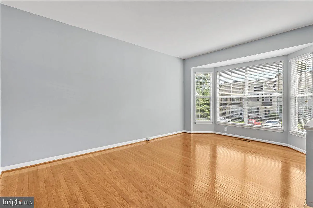 3 bed, 2.5 bath, 1676 sqft, $2,600 — Photo 4