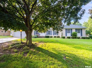 15 Olympia Fields Dr, Pekin, IL 61554