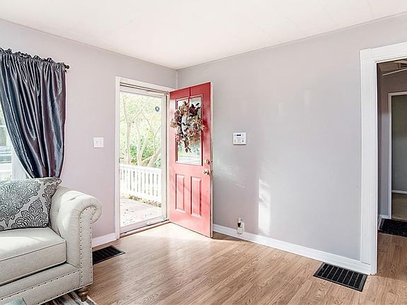 3rd image of 5723 N Crittenden Ave