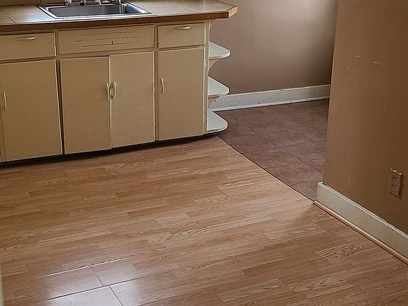 4th image of 813 Lake Michigan Dr NW #2