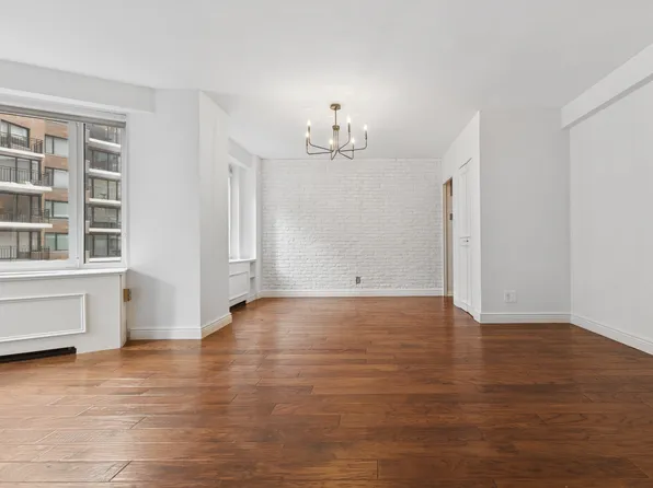 60 Sutton Place South image 13 of 20