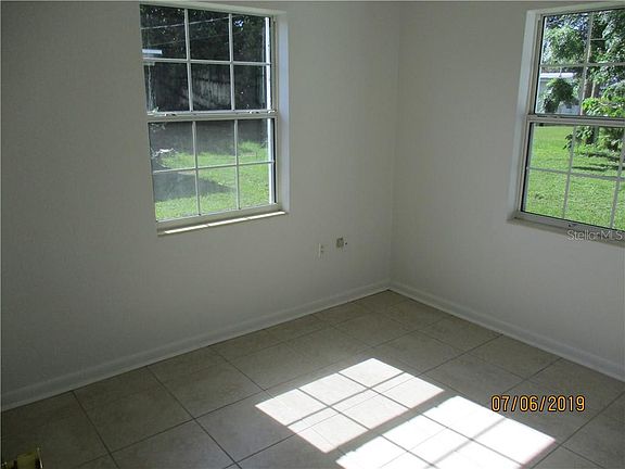 4th image of 120 Poinsettia Cir