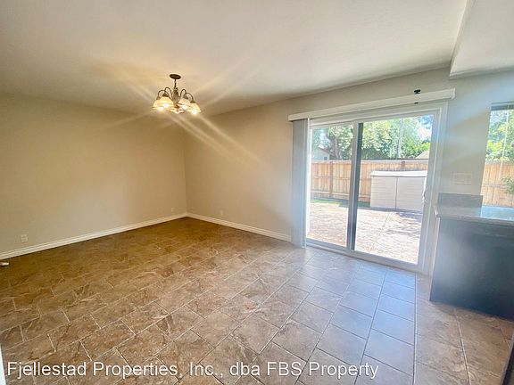 3rd image of 1651 S Juniper St Unit 16