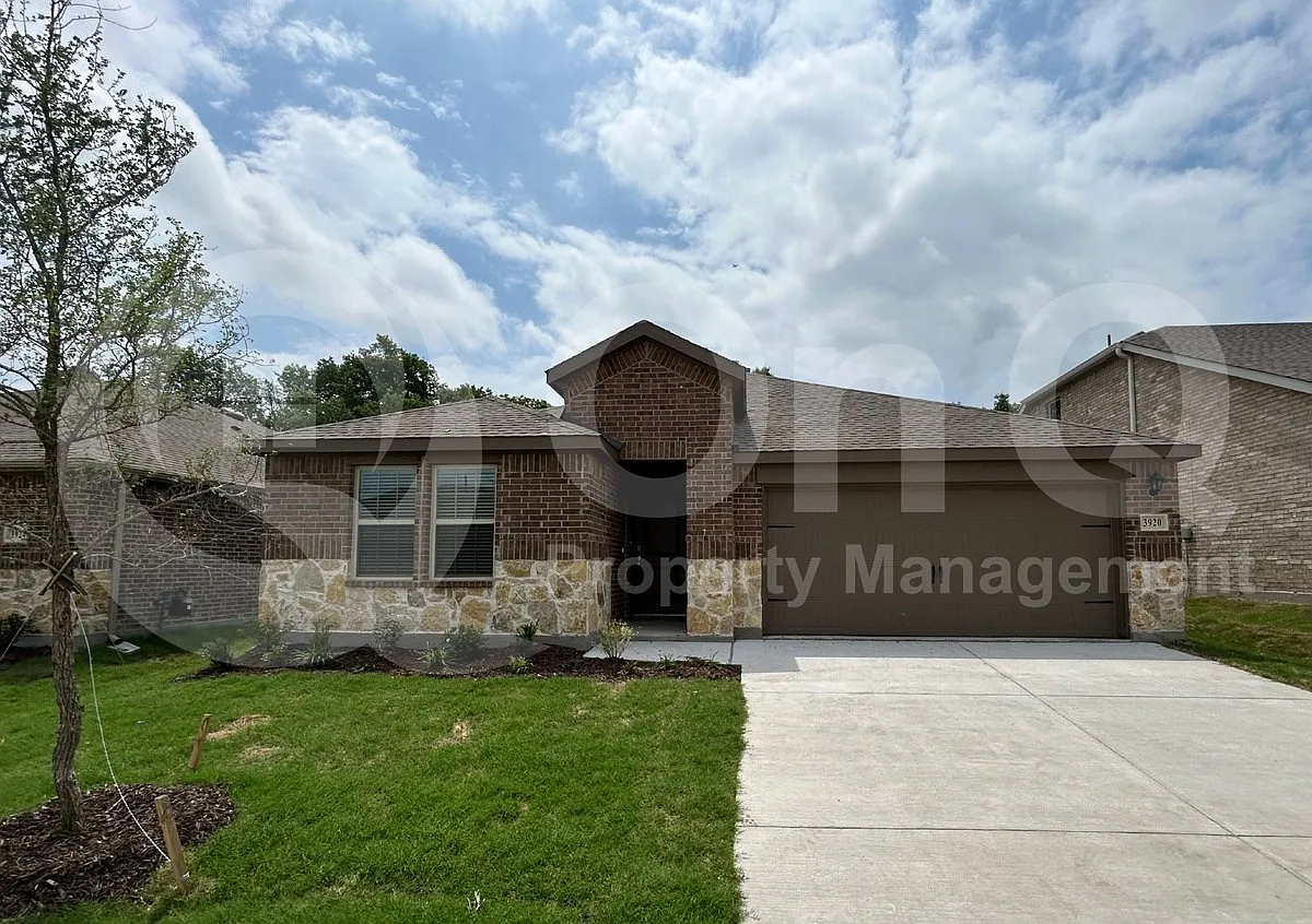4 bed, 3.0 bath, 2060 sqft, $2,150 — Photo 2