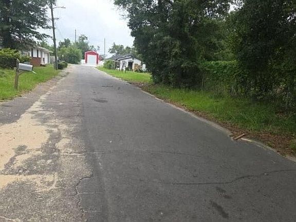 4th image of 810 N Harris Ave