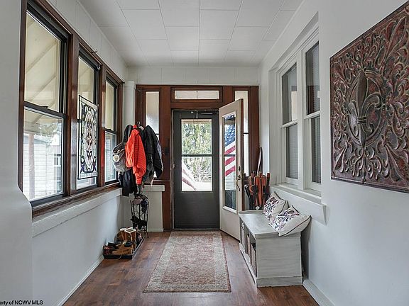 5th image of 301 Arch St