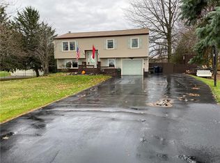 4200 New Rd, Williamson, NY 14589