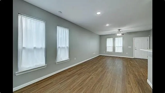 5215 Kingsbury St — Photo 4