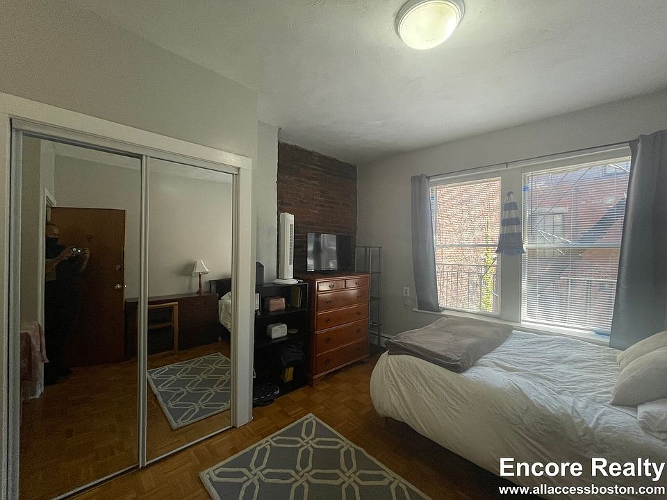 2nd image of 40 Anderson St #9RR