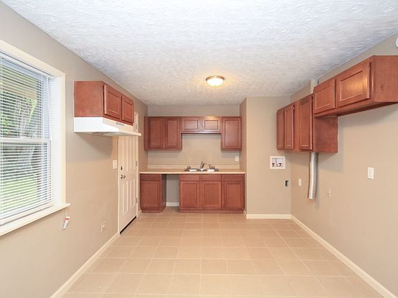 5th image of 4818 Becker Dr