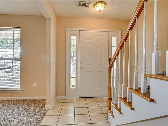 4th image of 586 Bradford Ln