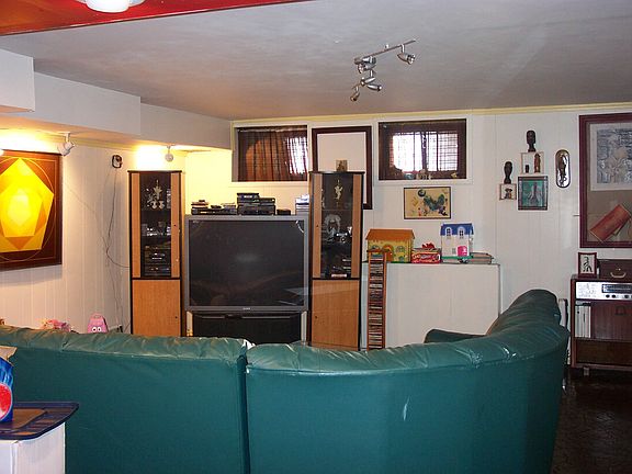 3rd image of 147 Stedwick Dr #Zz47