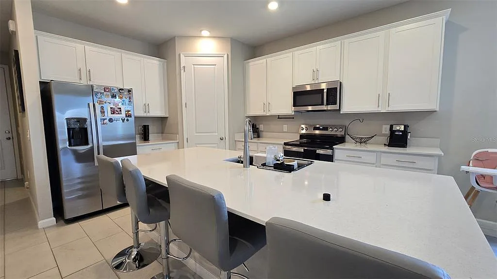 4 bed, 2.0 bath, 1928 sqft, $1,999 — Photo 4
