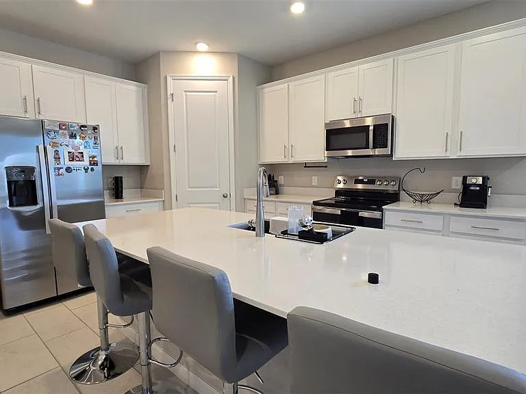 802 Ballantyne Dr — Photo 4