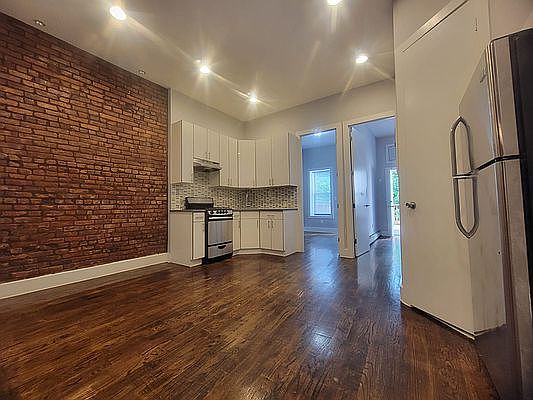 2nd image of 293 Van Buren St #2L