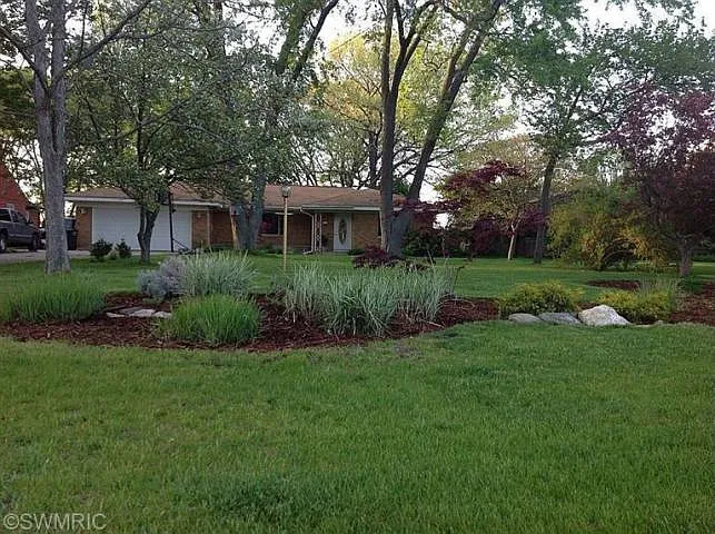 888 Wendover Blvd photo 1