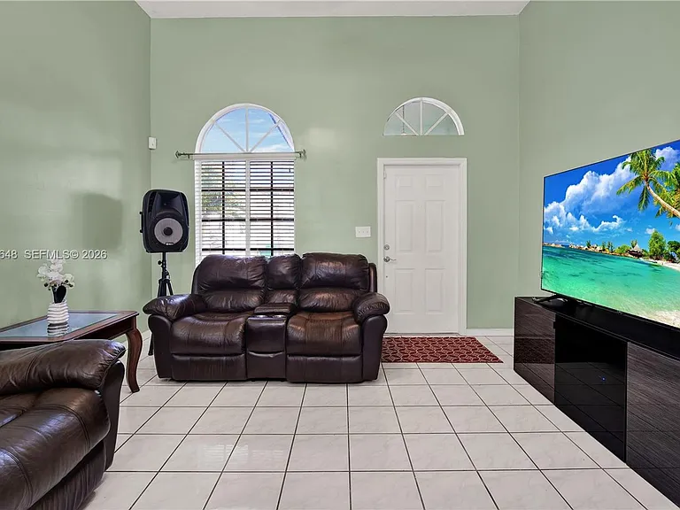 14138 SW 164th Ter — Photo 5