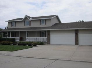 4151 Elmwood Dr, Grand Island, NE 68803