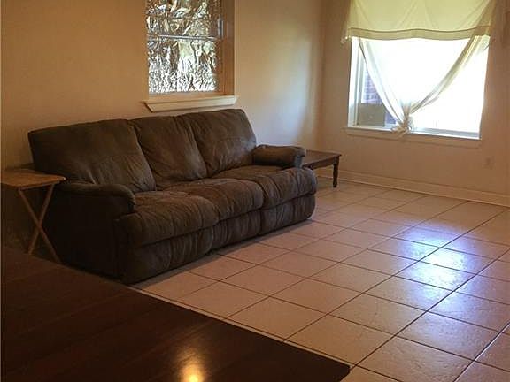 4th image of 2203 Creely Dr