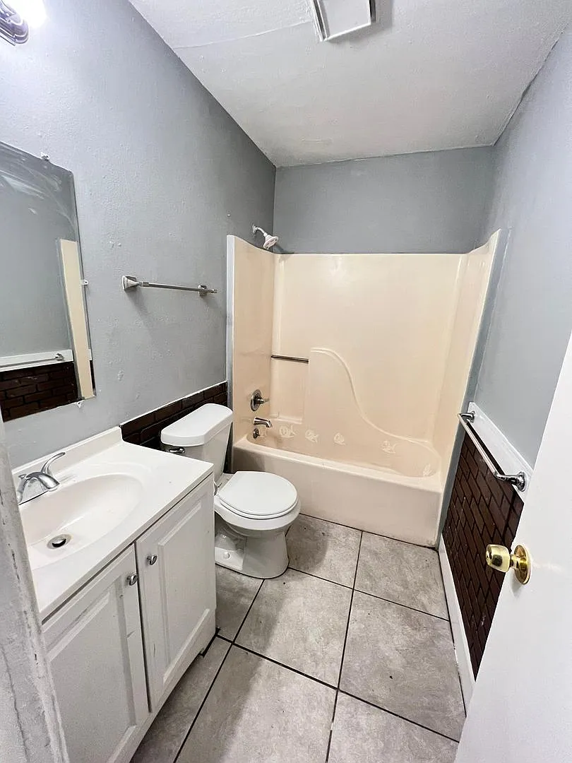 310 Gannt St — Photo 3