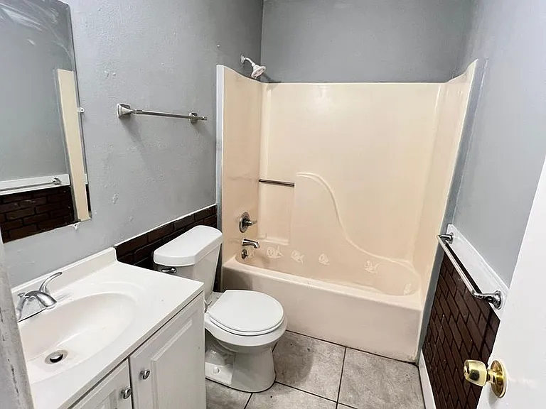 310 Gannt St — Photo 3