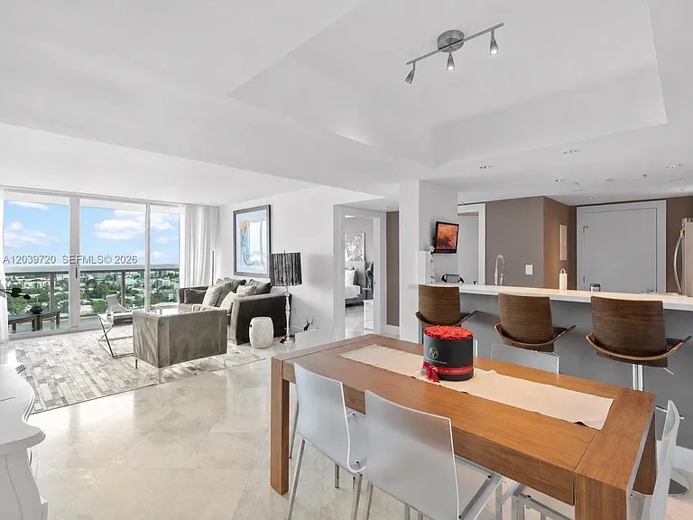 650 West Ave #2110 — Photo 1
