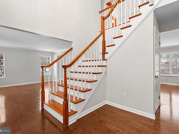4th image of 1 Amaryllis Ln