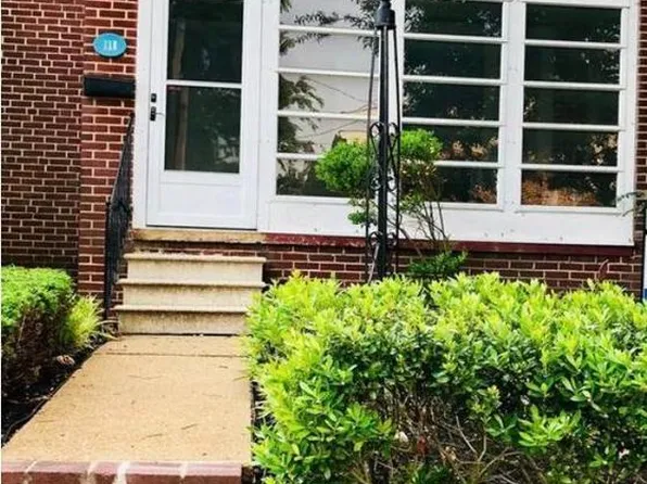 318 W 39th St, Wilmington, DE 19802