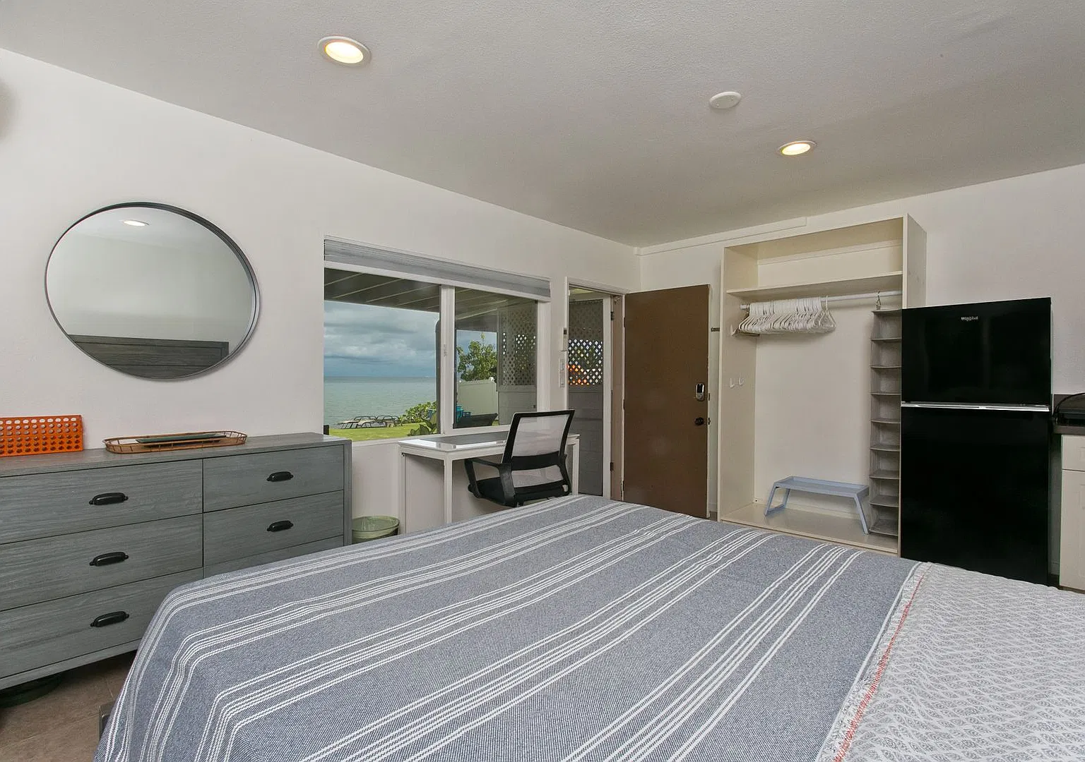 Move-In Ready End Studio With Breathtaking Views $2300/Mo — Photo 4