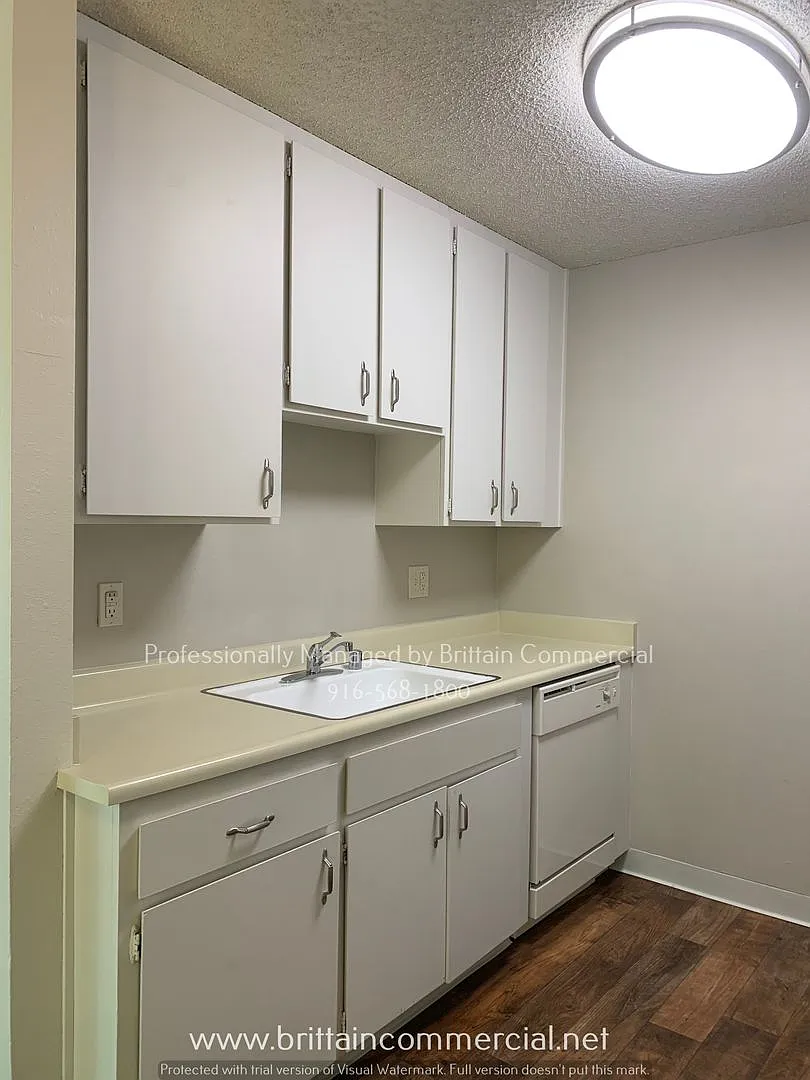 Near Everything, All Amenities! 1616 Q Street, Camellia Court Apartments — Photo 4