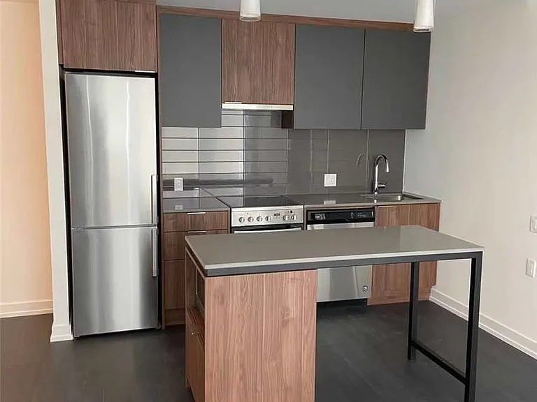 203 College St #508 — Photo 2