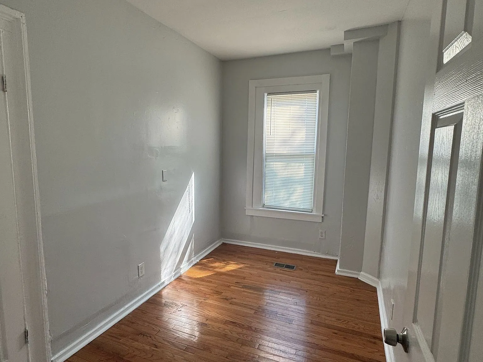 1120 Central Avenue - 1R — Photo 4
