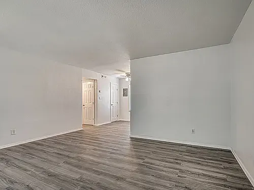 Stratford Square Apartments — Photo 7