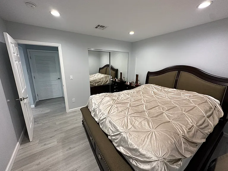 1312 Thompson Ave — Photo 18