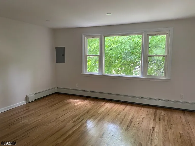 536 Broughton Ave — Photo 4